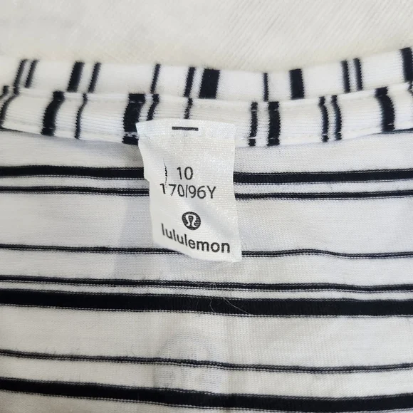 Lululemon Athletica Size 10 Black and White Striped V-Neck Tee - Picture 6 of 6